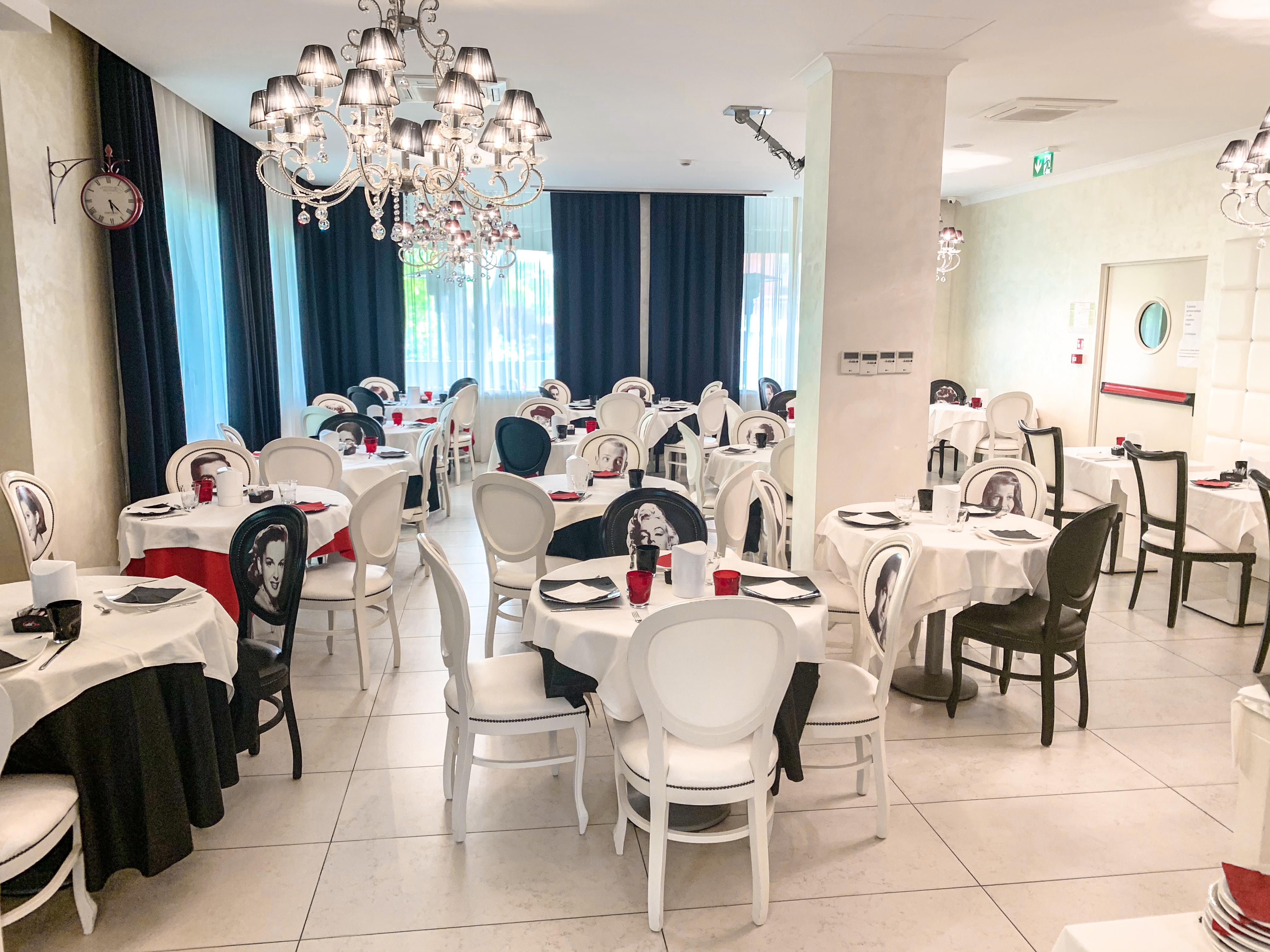 Hotel Le Cinema Gatteo a Mare Bagian luar foto