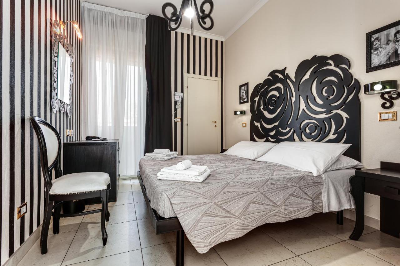 Hotel Le Cinema Gatteo a Mare Bagian luar foto