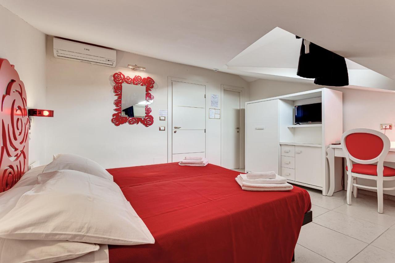 Hotel Le Cinema Gatteo a Mare Bagian luar foto