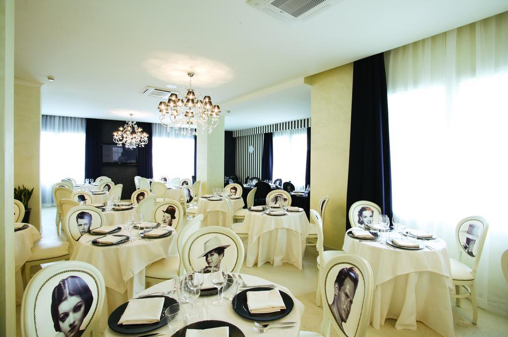 Hotel Le Cinema Gatteo a Mare Bagian luar foto
