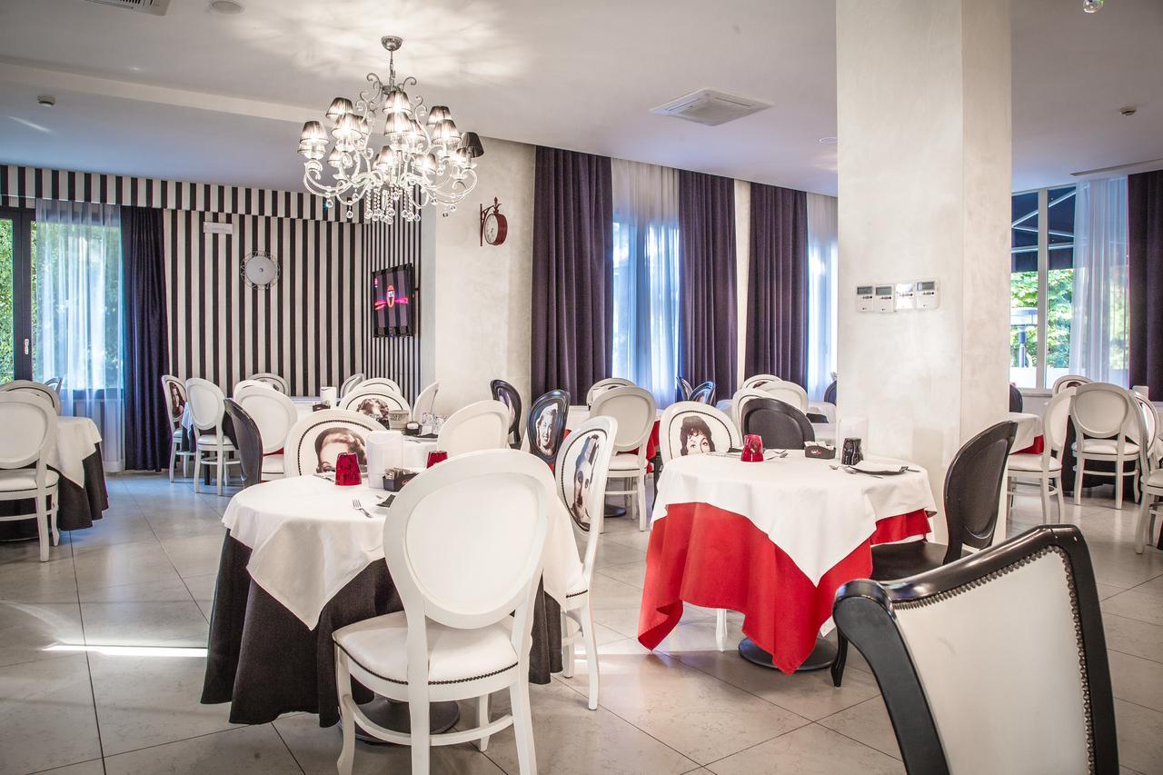 Hotel Le Cinema Gatteo a Mare Bagian luar foto