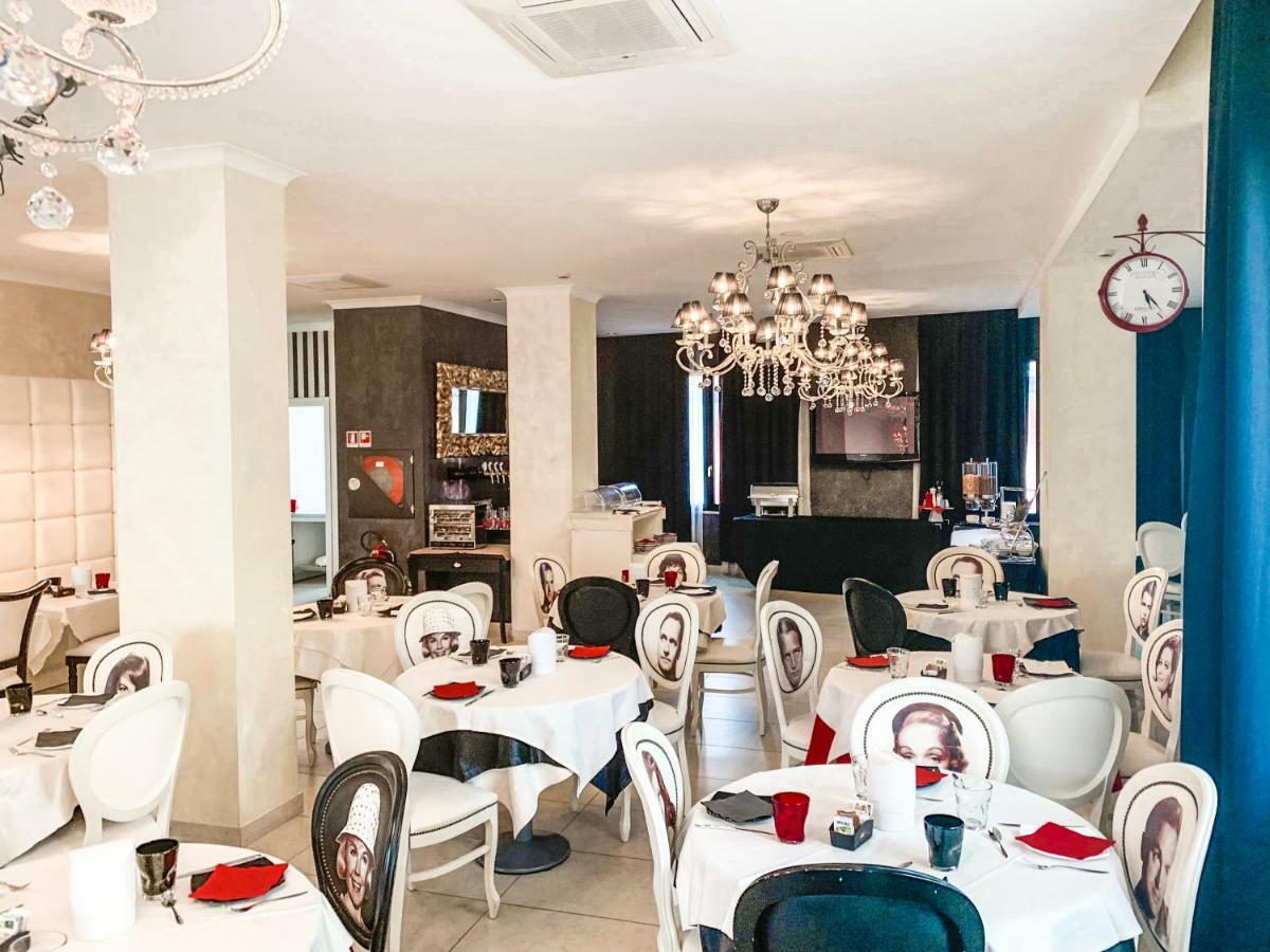 Hotel Le Cinema Gatteo a Mare Bagian luar foto